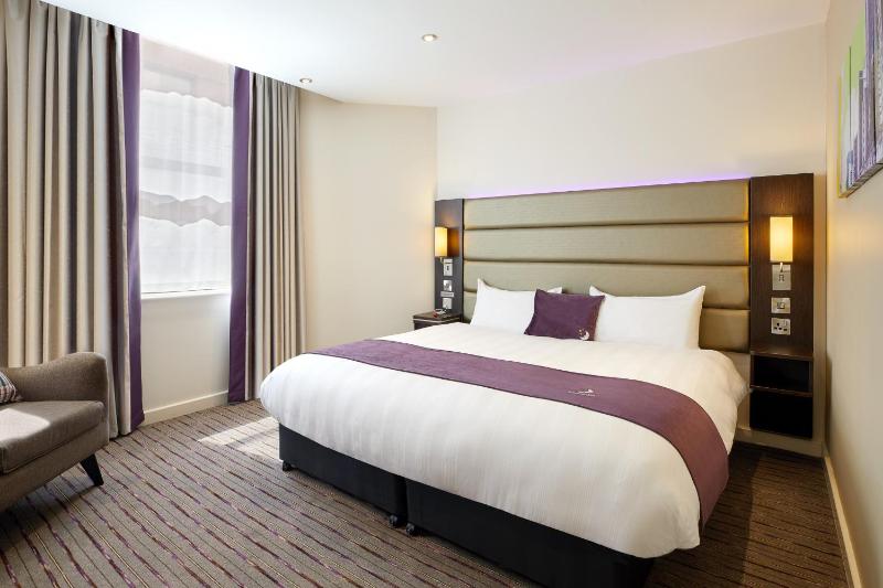 Premier Inn Dublin City North Docklands - image 8