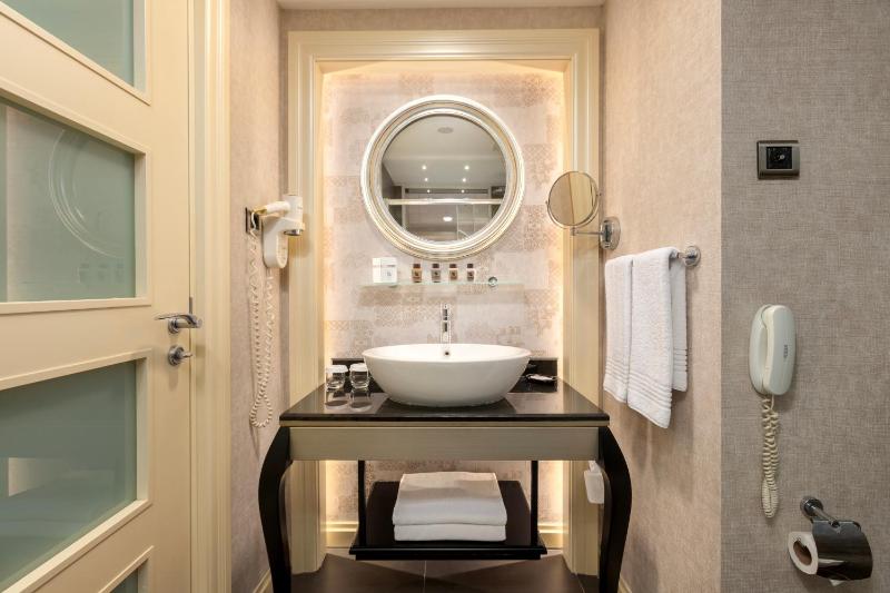 Junior Suite image 1