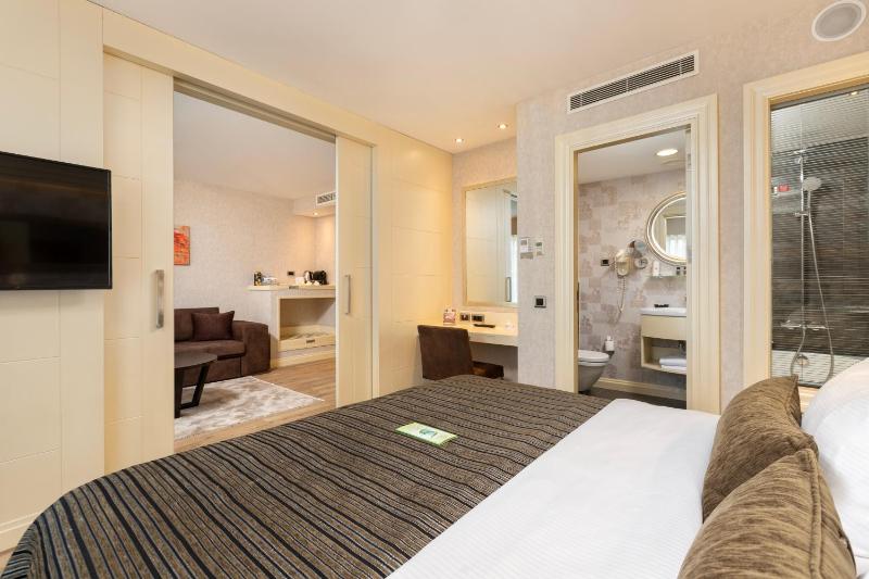 Junior Suite image 3