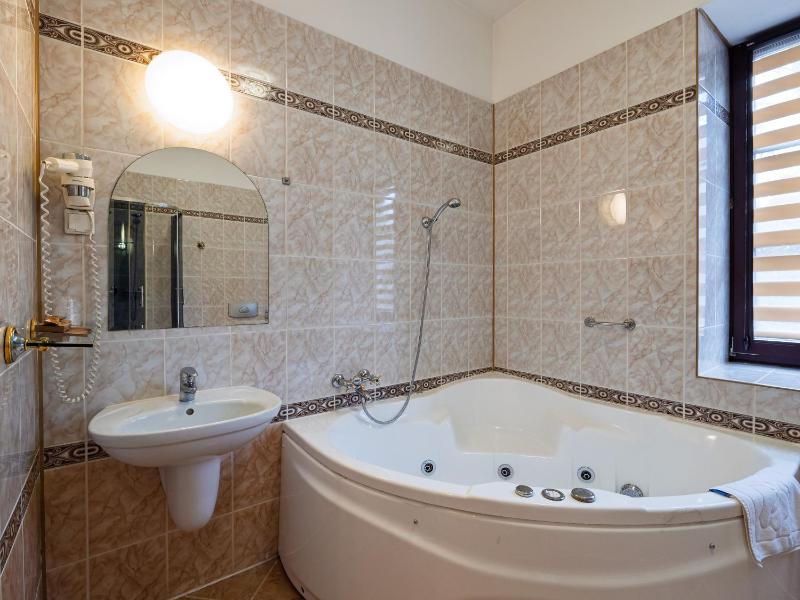 Suite with Balcony image 3