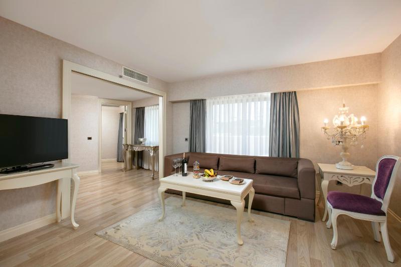 Executive Suite image 2