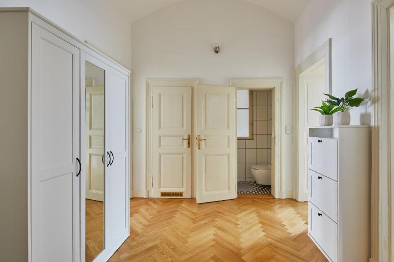 Prague Days - Deluxe Apartment with Balcony overlooking gardens in Lesser Town - image 11