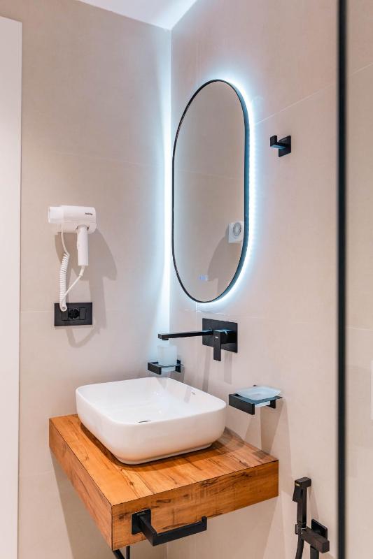 Central Park Premium Hotel - image 6