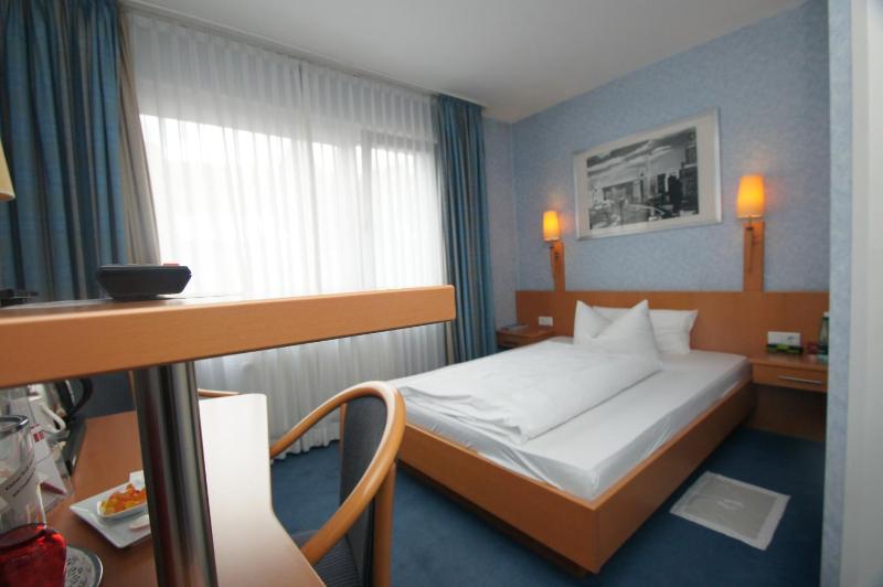 Business Single Room image 2