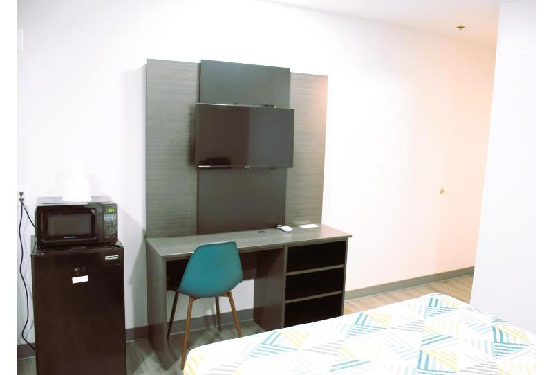 Queen Room - Disability Access - Non-Smoking image 4