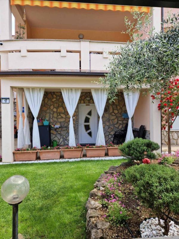 Apartment with Garden View image 4