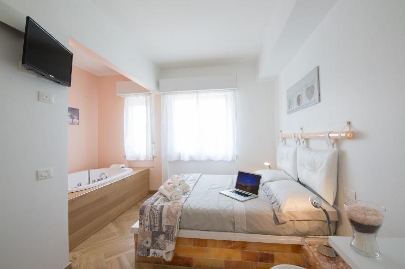 Double Room with Spa Bath image 1