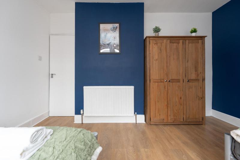 Open Mind Property - 9 Guests 5 Beds & Free Parking - image 7