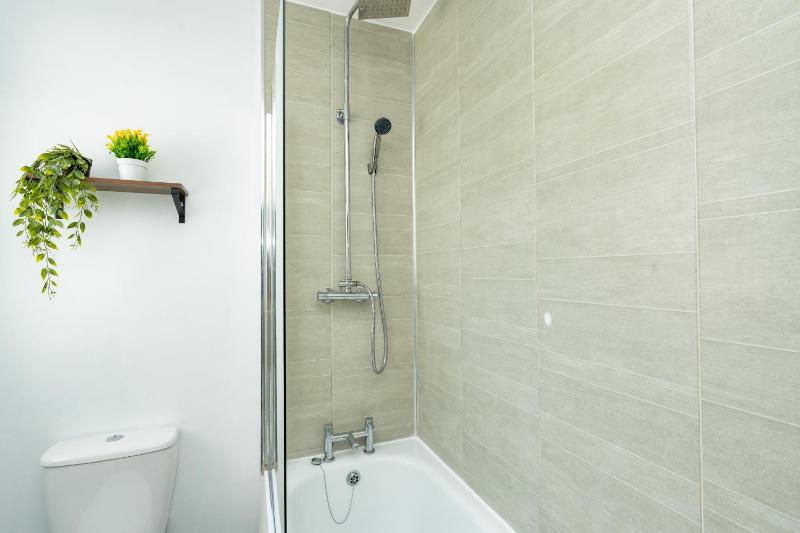 Open Mind Property - 9 Guests 5 Beds & Free Parking - image 11