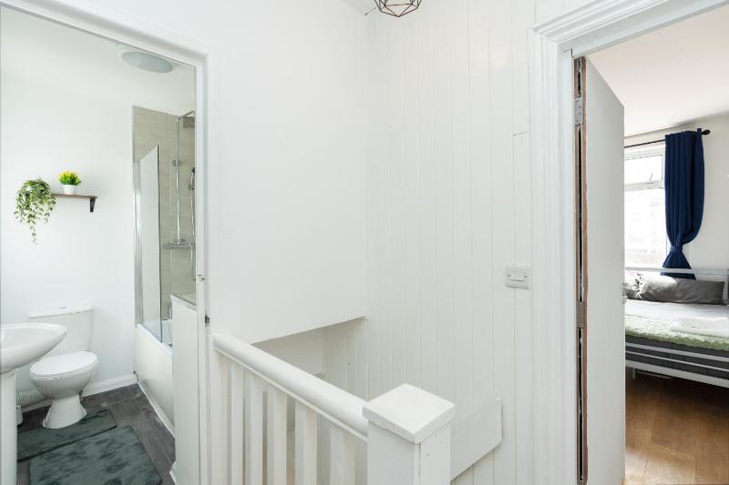 Open Mind Property - 9 Guests 5 Beds & Free Parking - image 18