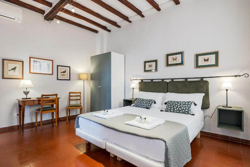 One-Bedroom Apartment image 4