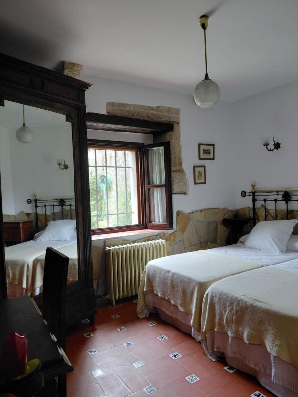 Small Twin Room image 1