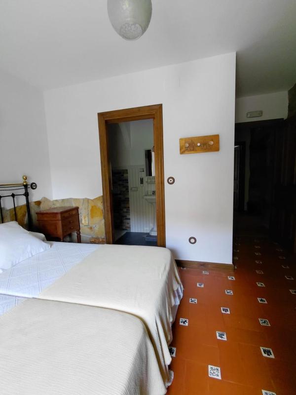 Small Twin Room image 4