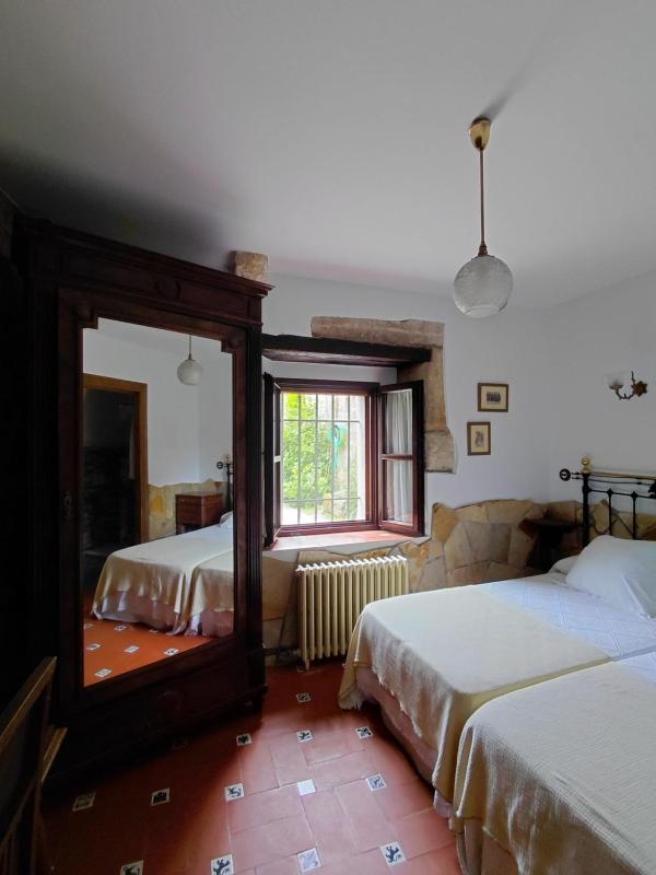 Small Twin Room image 3
