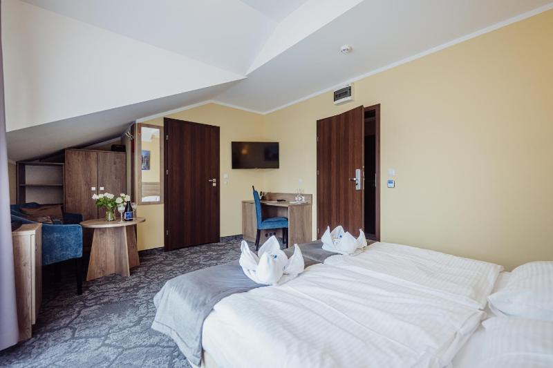 Twin Room with Balcony or Terrace image 3