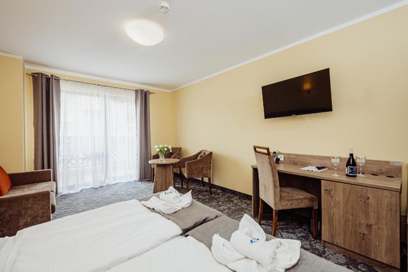 Twin Room with Sofa with Balcony or Terrace image 3