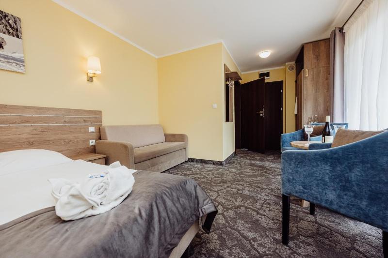 Twin Room with Sofa with Balcony or Terrace image 2