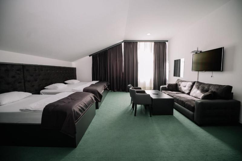 Superior Triple Room image 1