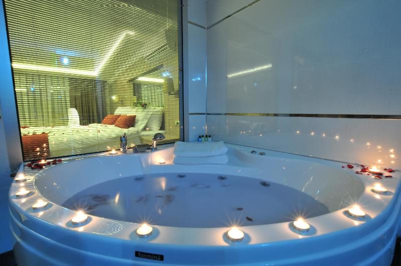 King Suite with Hot Tub image 4