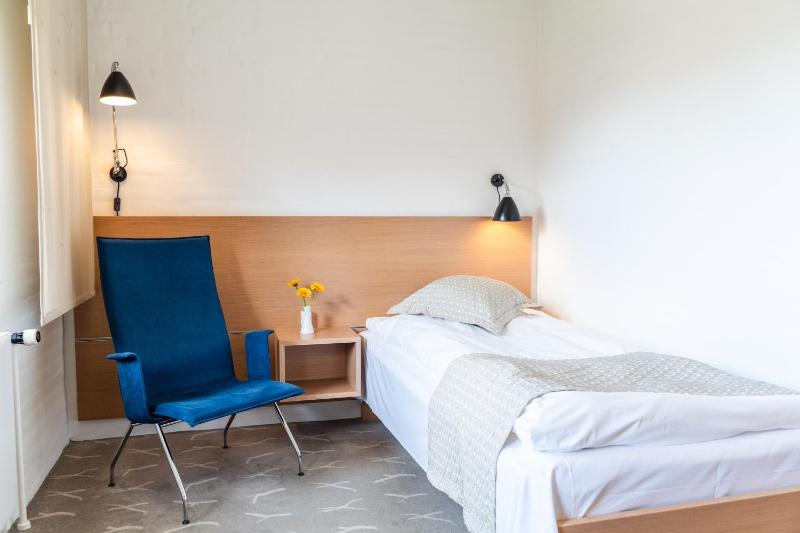 Standard Single Room image 4