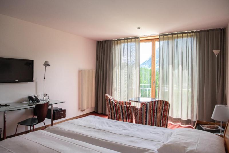 Corner Room image 4