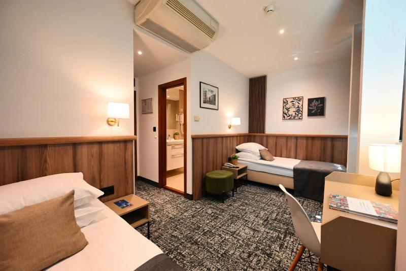 Comfort Twin Room image 1