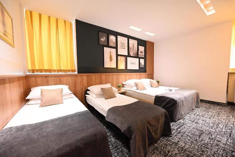 Hotel Central - image 13