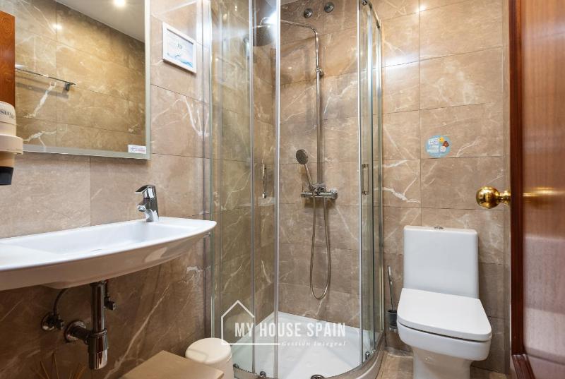Double Room image 3