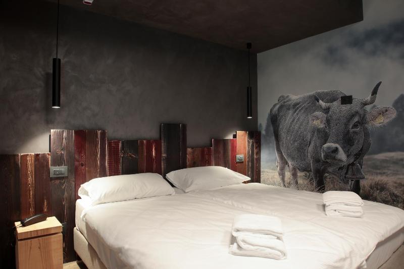 Standard Double or Twin Room image 4
