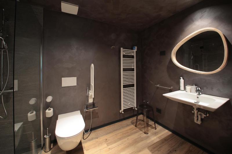 Standard Triple Room image 2