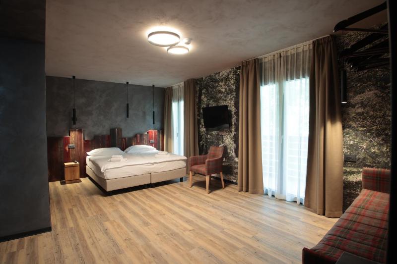 Standard Triple Room image 4