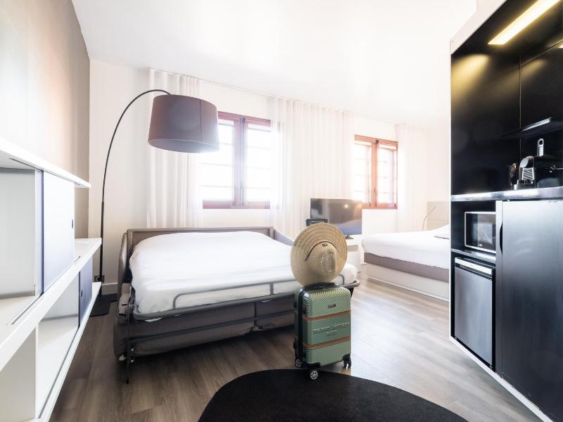 Superior Suite with a Double Bed and a Sofa Bed image 3