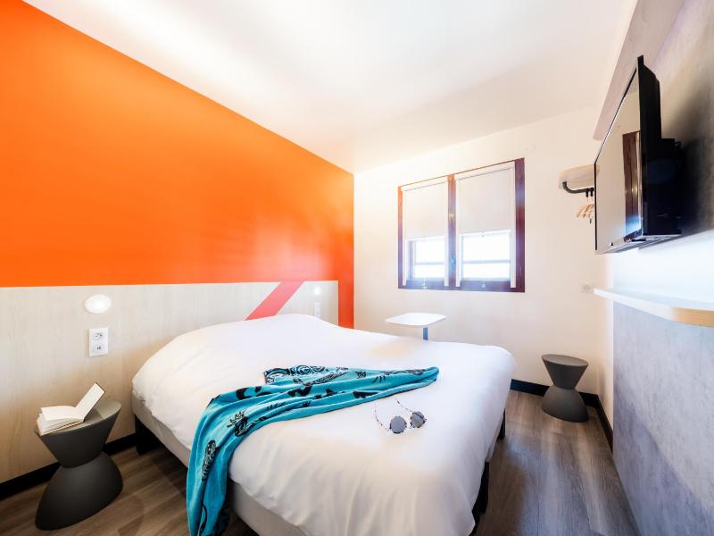 Standard Double Room image 4