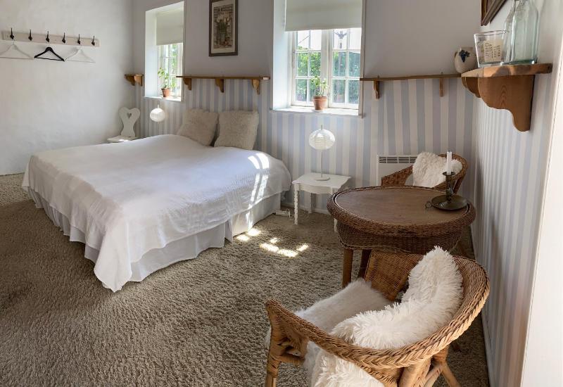 Double Room with Private External Bathroom image 4