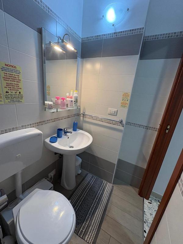 Double Room image 3