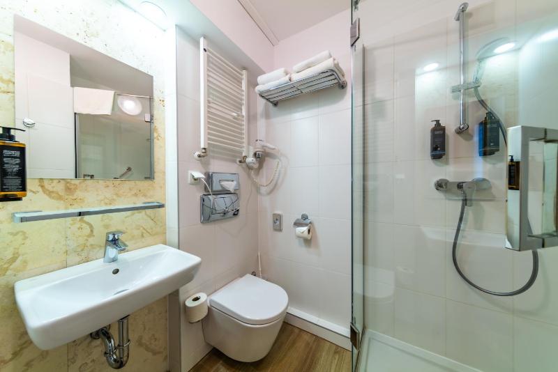 Superior Twin Room image 1
