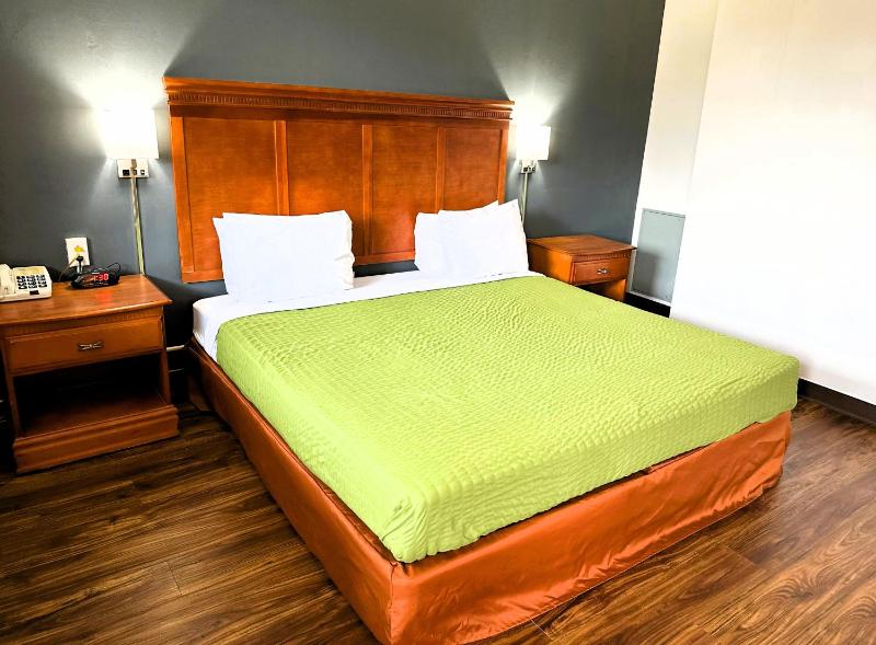 Queen Room - Accessible/Nonsmoking image 1