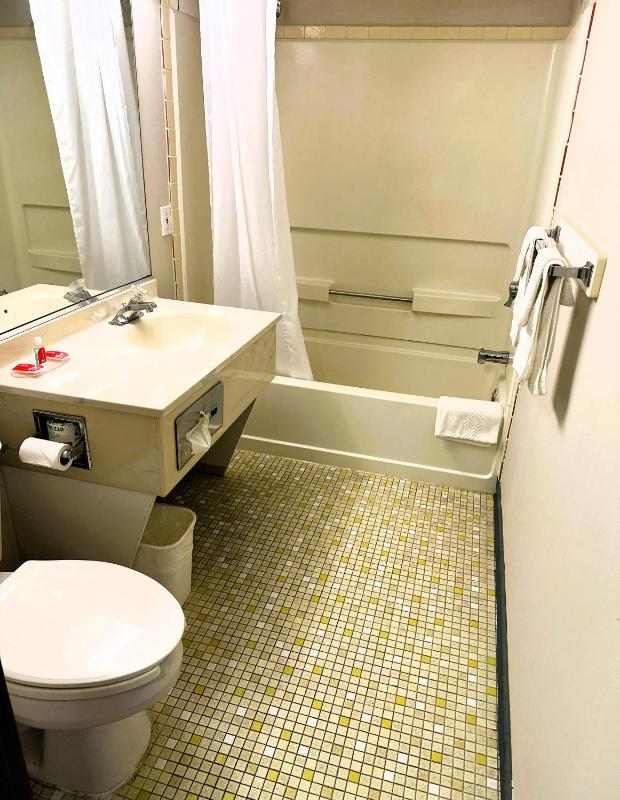 Double Room with Two Double Beds - Smoking image 2