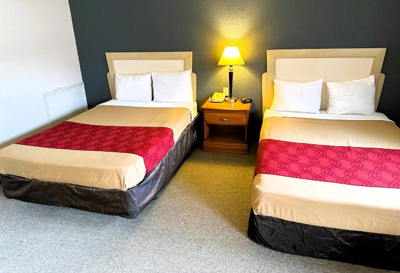Double Room with Two Double Beds - Smoking image 1