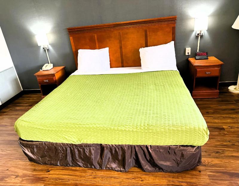 King Room - Non Smoking image 4