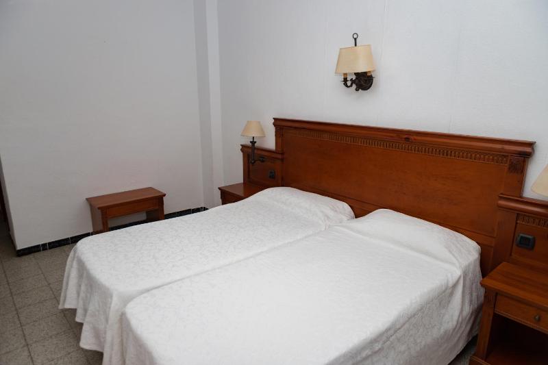 Double or Twin Room image 4