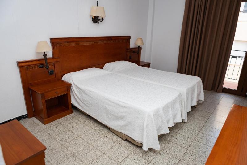 Double or Twin Room image 3