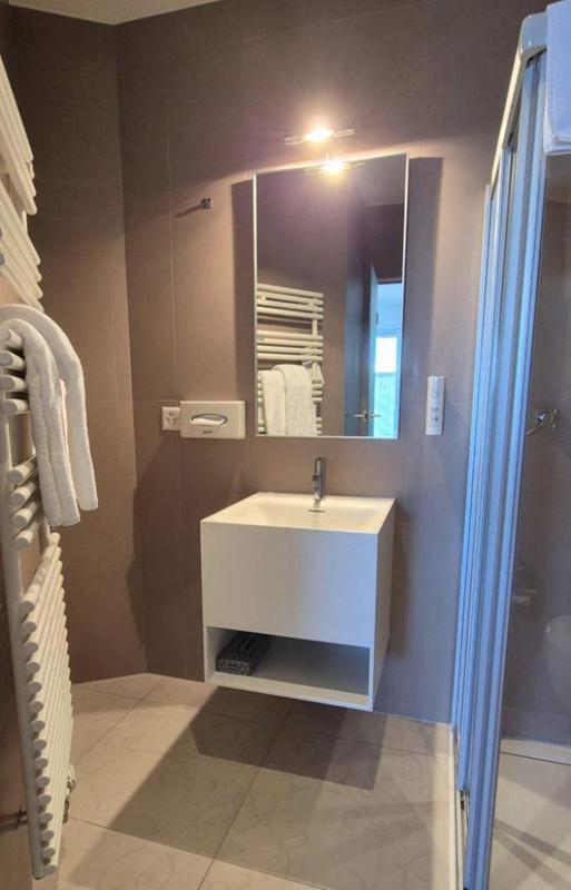 Standard Double Room image 4