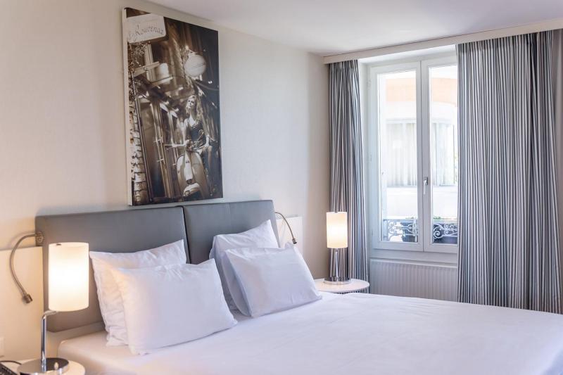 Superior Double Room with Lake View image 3