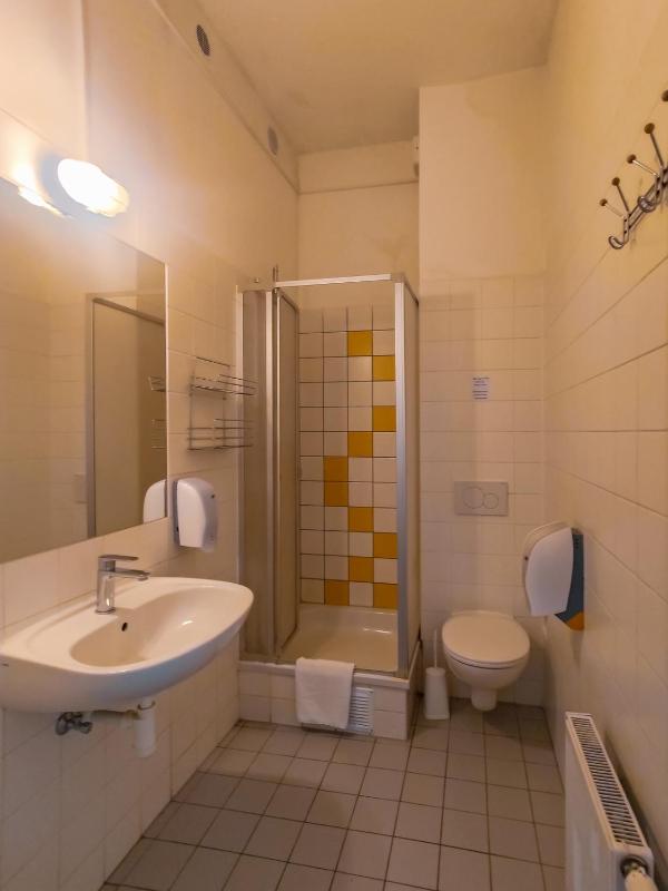 Single Bed in 6-Bed Dormitory Room image 3