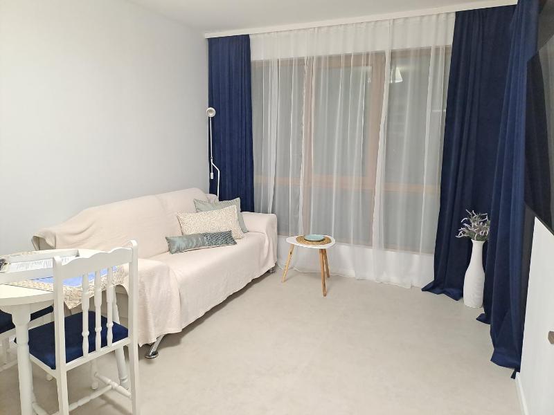 One-Bedroom Deluxe Apartment image 3