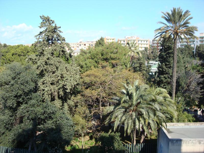 Deluxe Double Room with Balcony image 2