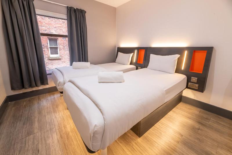easyHotel Leeds - image 10