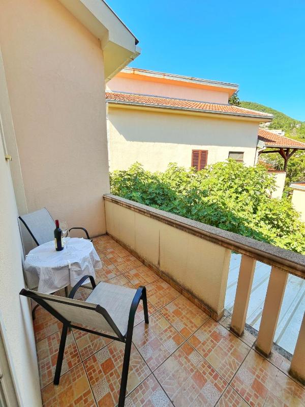 Apartment with Garden View image 2
