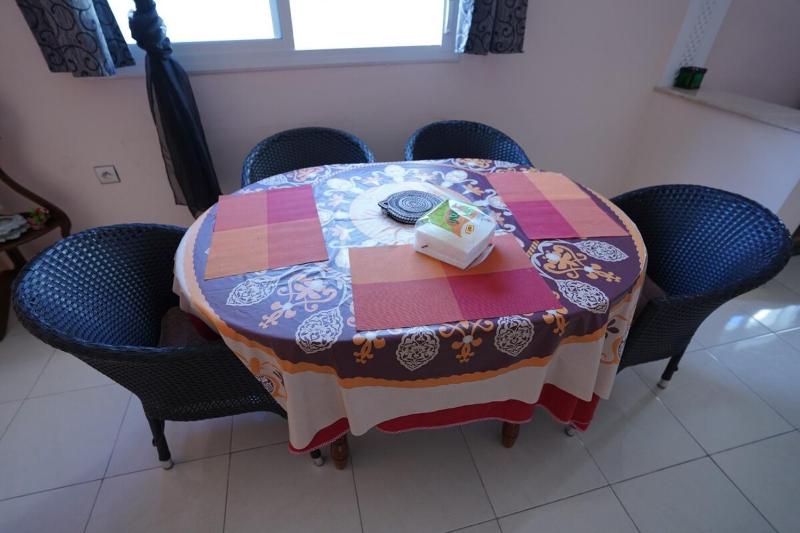 735 Joli appartement à Martil pour location Bright & Airy Holiday Apartment - image 8